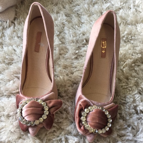 Topshop Shoes - NWOT Topshop Velvet Pink Heels